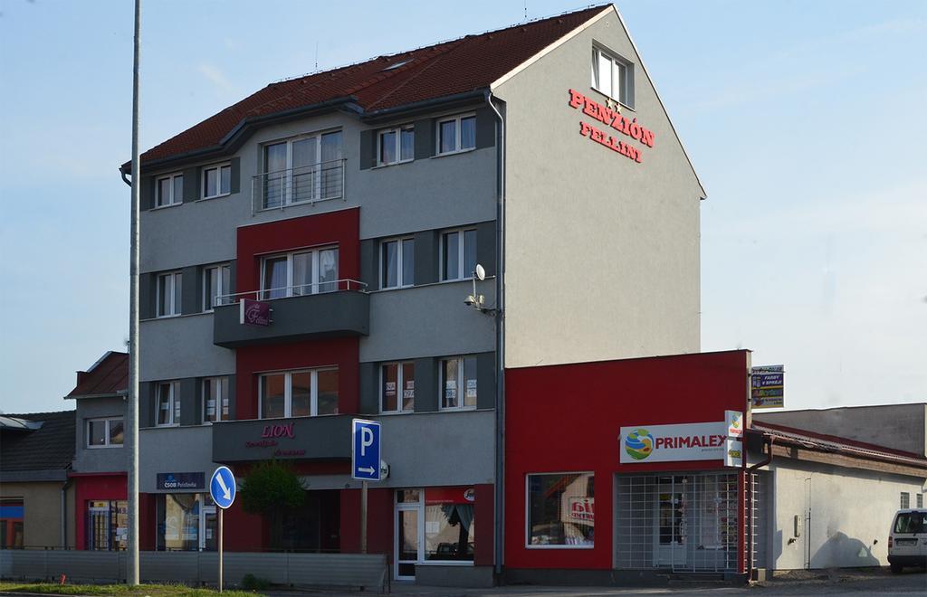 Garni Hotel Fellini Žiar nad Hronom Buitenkant foto